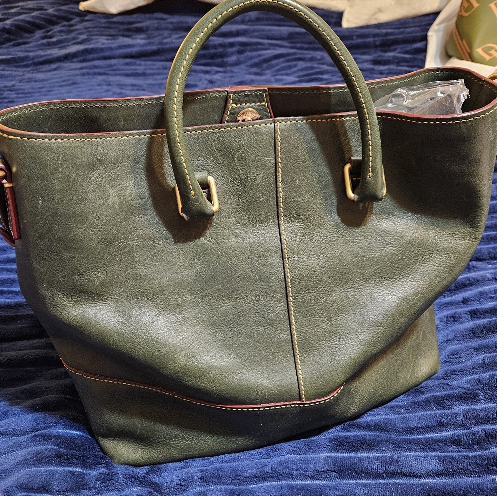 Dooney & Bourke Chelsea Shopper - Picture 2 of 13